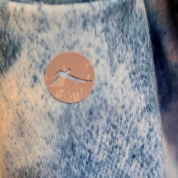 Workout top - Picture 3 of 3